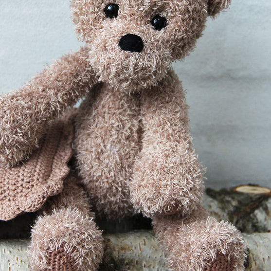 Teddy with blanket and pillow - Basse
4