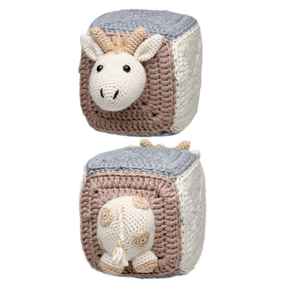 Stacking cubes - with animals
4