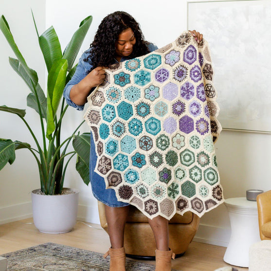 Aura - Motif Lapghan - #FrostandBloomCAL
3