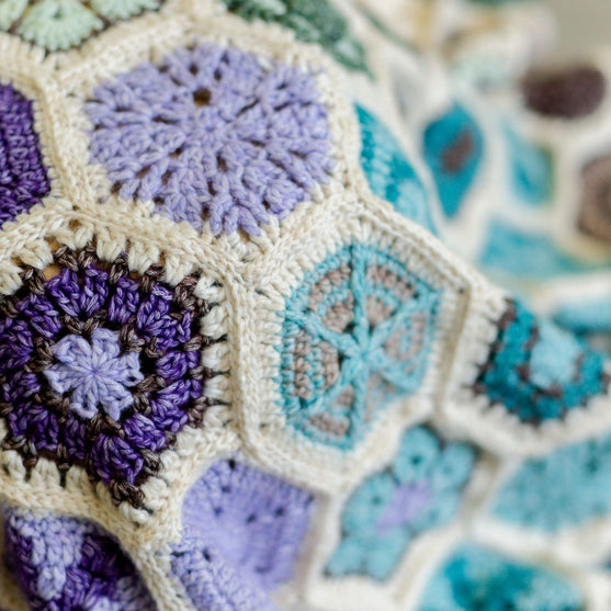 Aura - Motif Lapghan - #FrostandBloomCAL
4