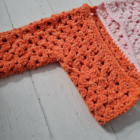 Hexi Honey Bunny - Children's cardigan
3