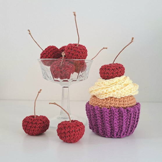 Cupcakes with cherries
2