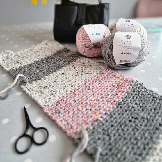 Delicate Moss Stitch - Table Runner
4
