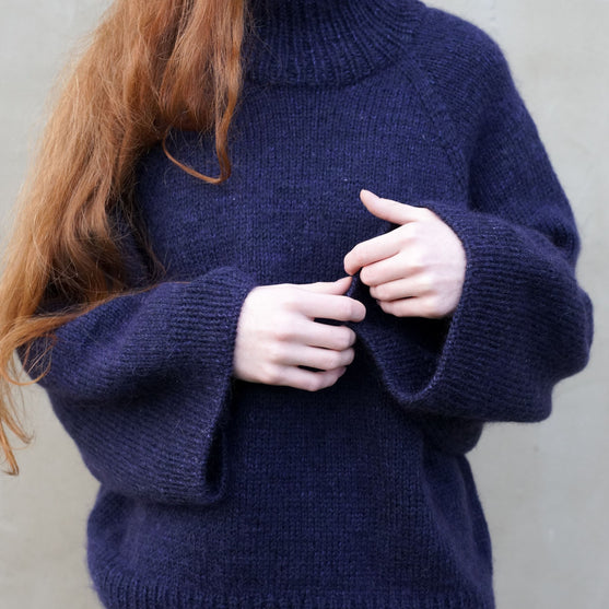 Deep Tide - Sweater
10