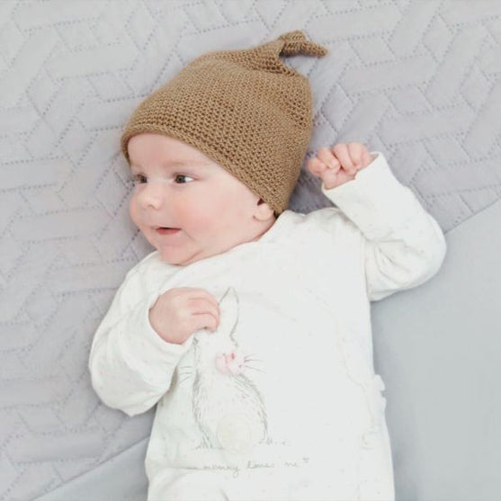 Baby hat with knot
6