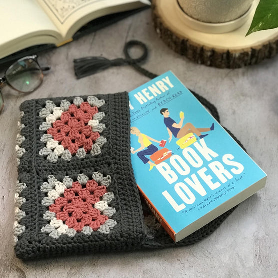 Stevie - Book Cozy
5