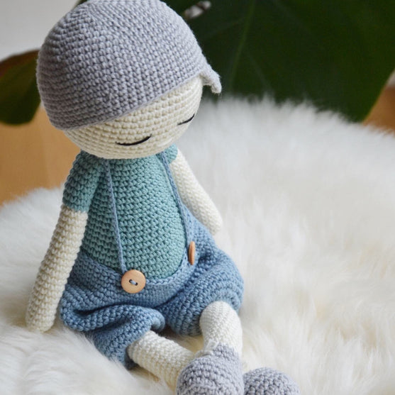 Elliot - Doll
2