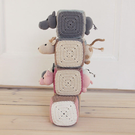 Stacking cubes - with animals
2