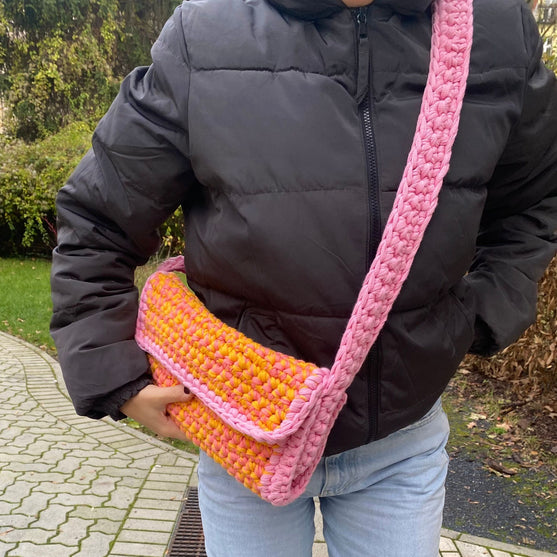 Trendy Messenger Bag
4