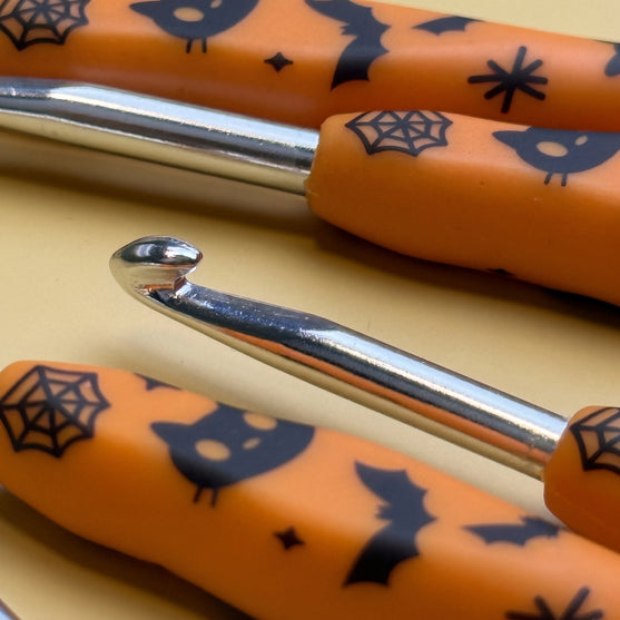 Easy Touch Crochet Hook Set - Halloween - Hobbii
6