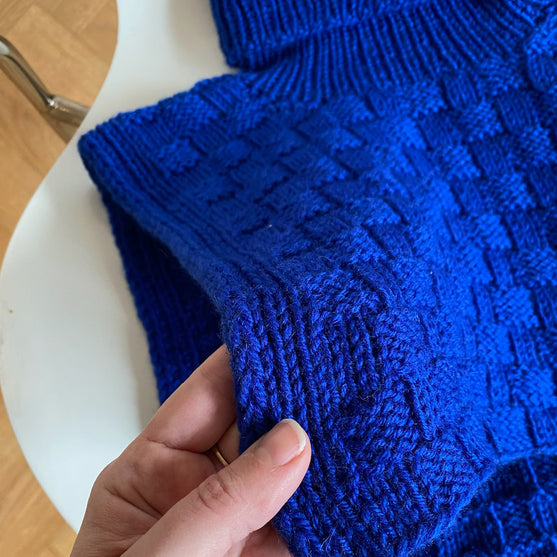 Easy Square Neck
4