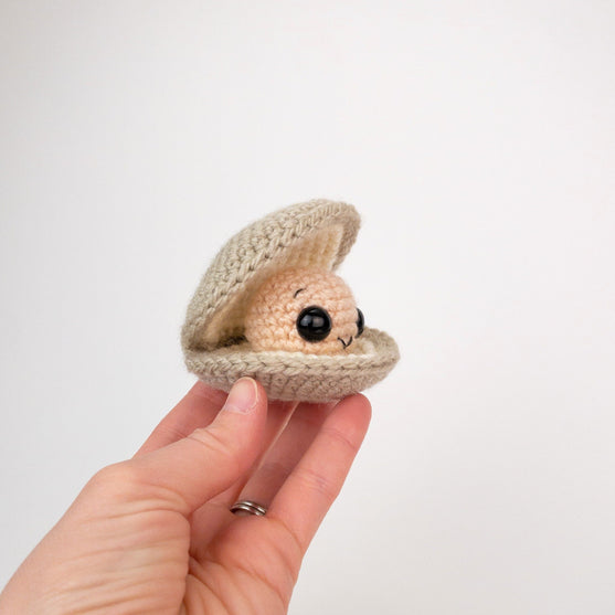 Cleo the Clam
4