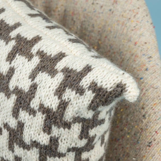 Letland - Pillow with cross pattern
4