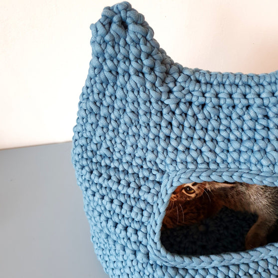Kitty - Cat house
3