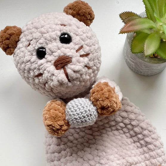 Ollie the Otter - Lovey
2