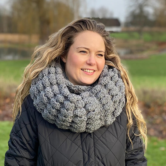 Deep Waves - Tube Scarf
2