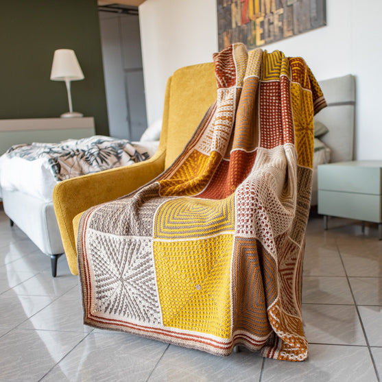 Mirror Mirror On The Throw - Blanket
6