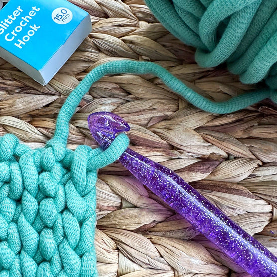 Glitter Crochet Hook - Hobbii
9