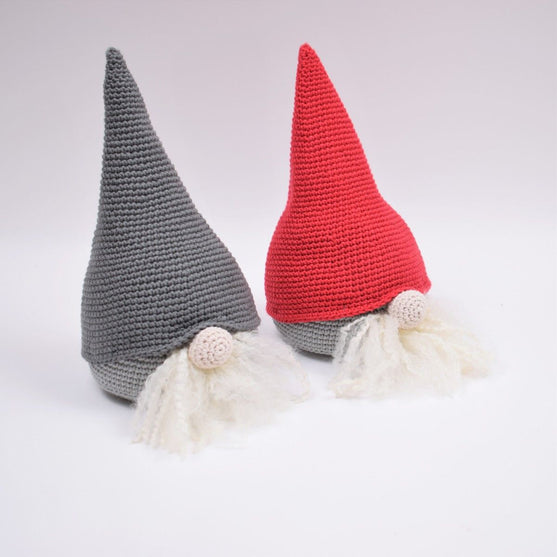 Shy gnome with Christmas hat - big
3