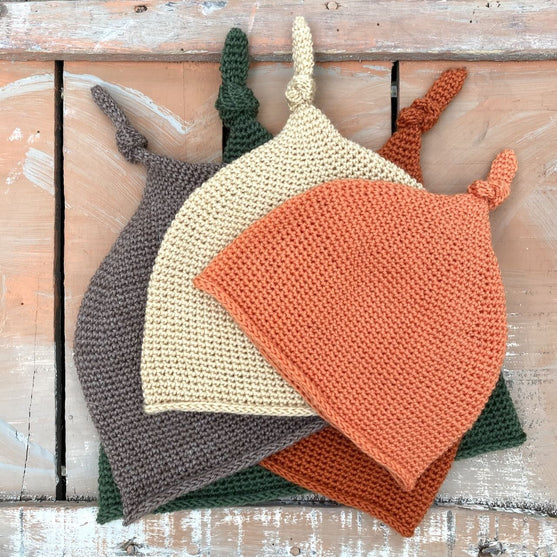 Baby hat with knot
3