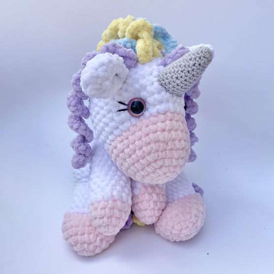 Luna the Unicorn - Lovey
3