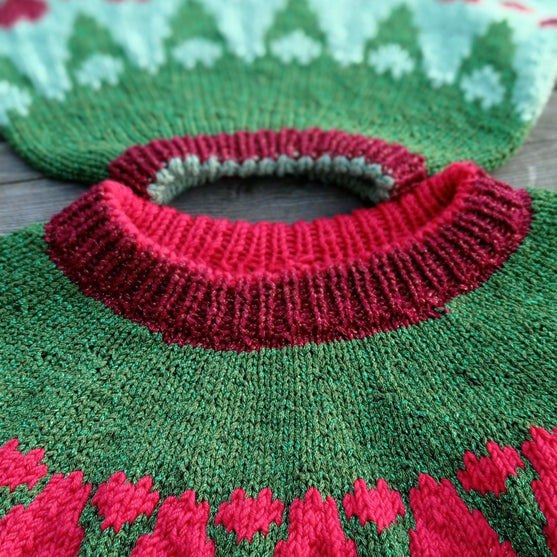 XmasHearts - Children’s Sweater
6