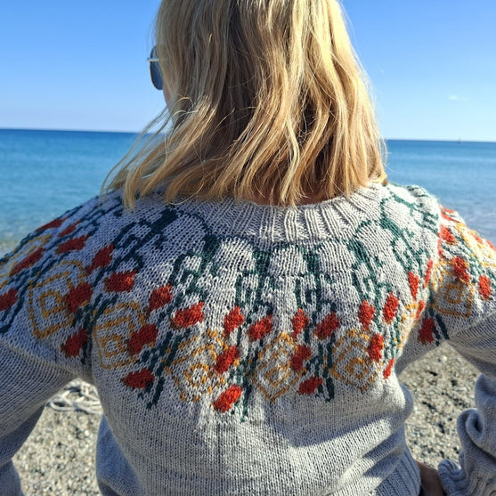 Autumn Berries - Sweater
5