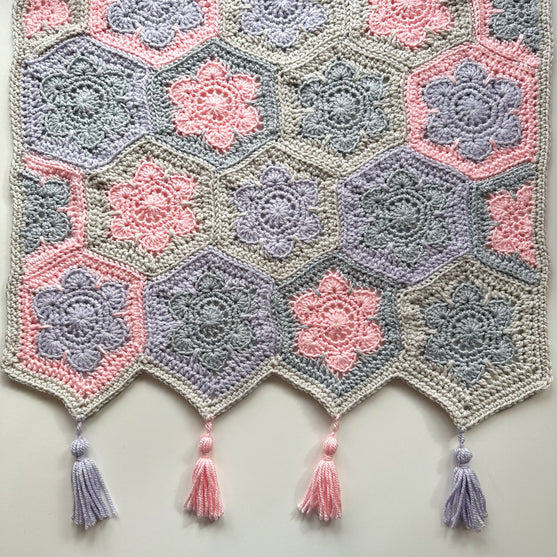 Cozy Hexi Flower - Blanket
1