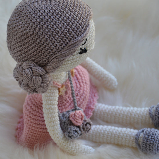 Miv - Doll
3