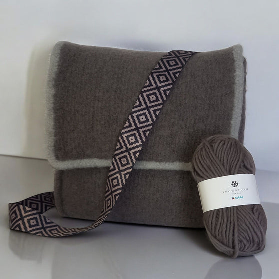 Jess  - Felted Bag
3