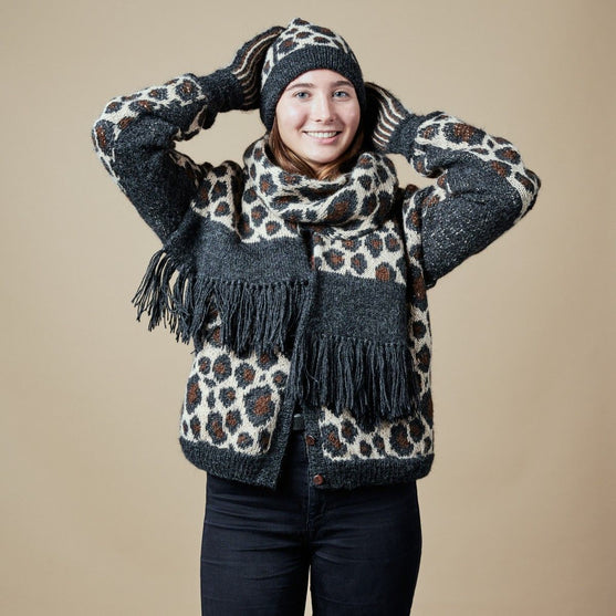 Bromus Cardigan
4