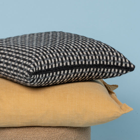 Norge - Pillow with braid pattern
4
