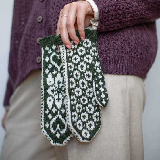 Powder Flower - Mittens
2