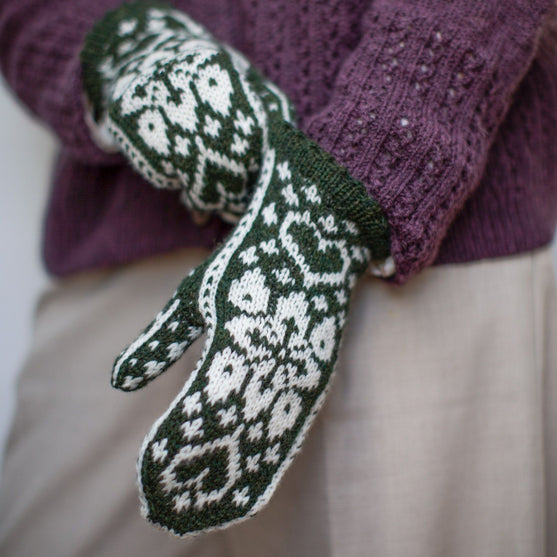 Powder Flower - Mittens
3