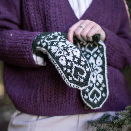 Powder Flower - Mittens
5