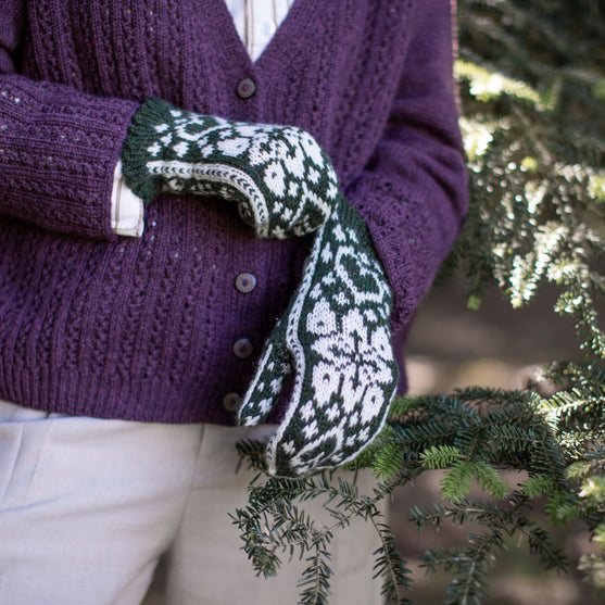 Powder Flower - Mittens
6