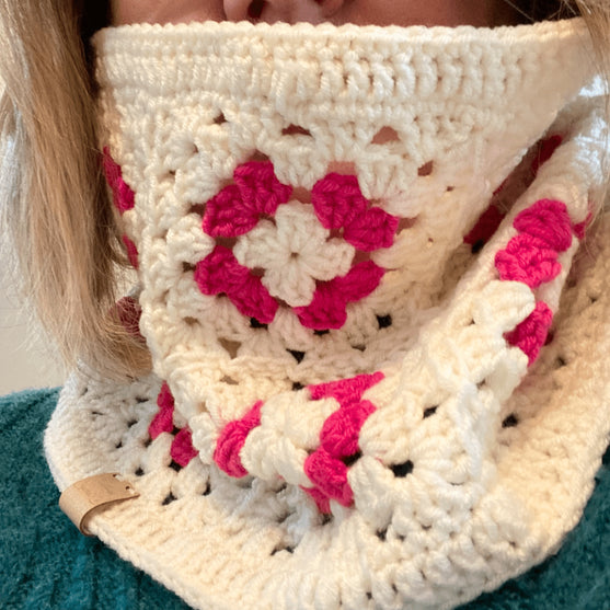 Circle of Hearts - Cowl
4