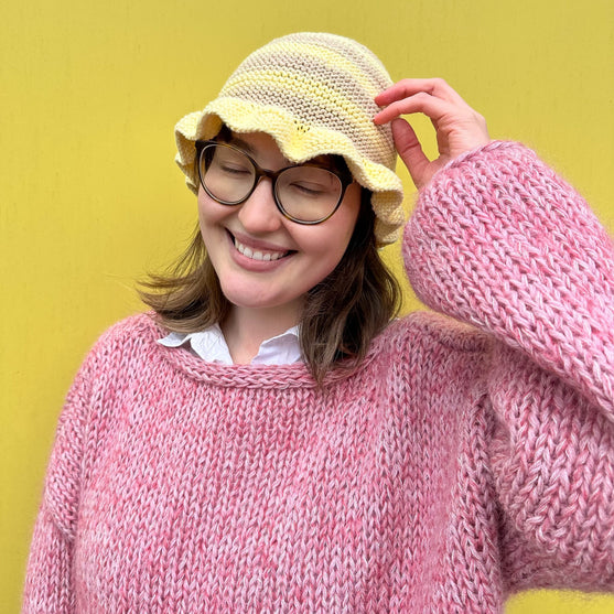 Sopka - Bucket hat with ruffles
6