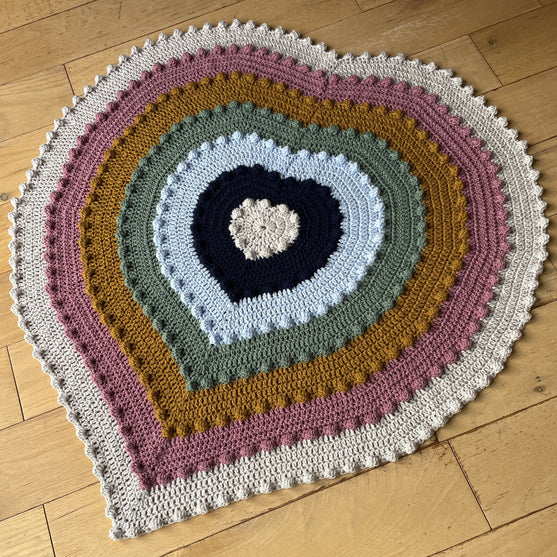 Atria Bobble Heart - Blanket
1