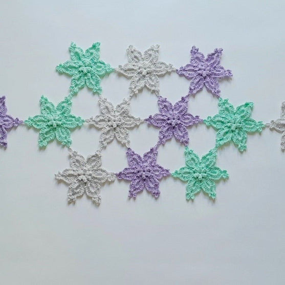 

Snowflake - Table Runner
2