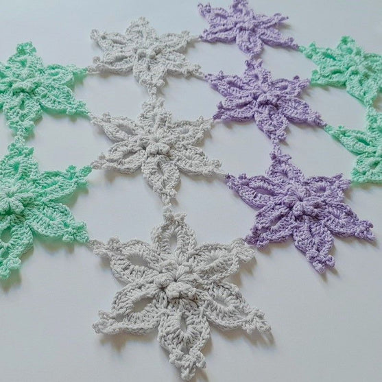 

Snowflake - Table Runner
1