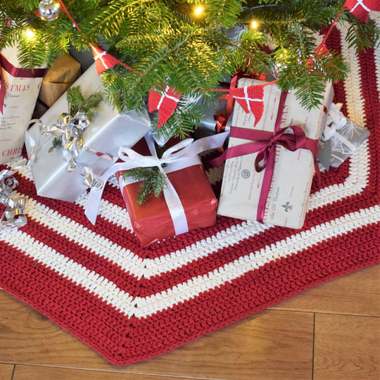 Crocheted Christmas Tree Skirt - Ribbon