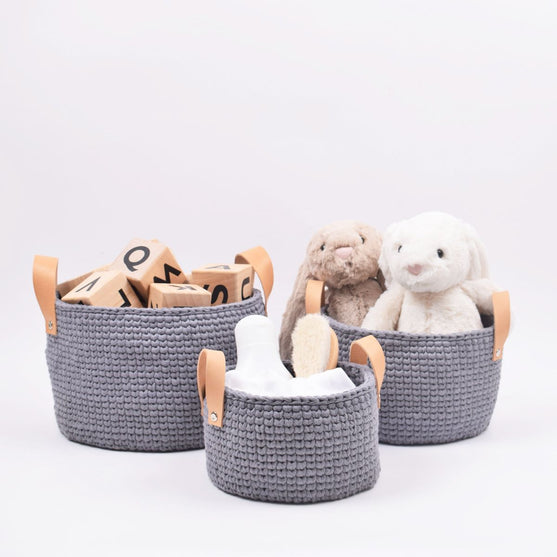 

Ribbon baskets with leather straps in 3 sizes
3