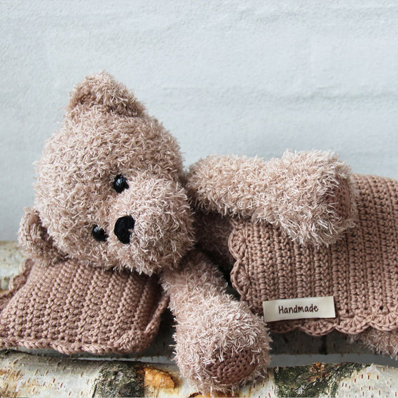 

Teddy with blanket and pillow - Basse
1