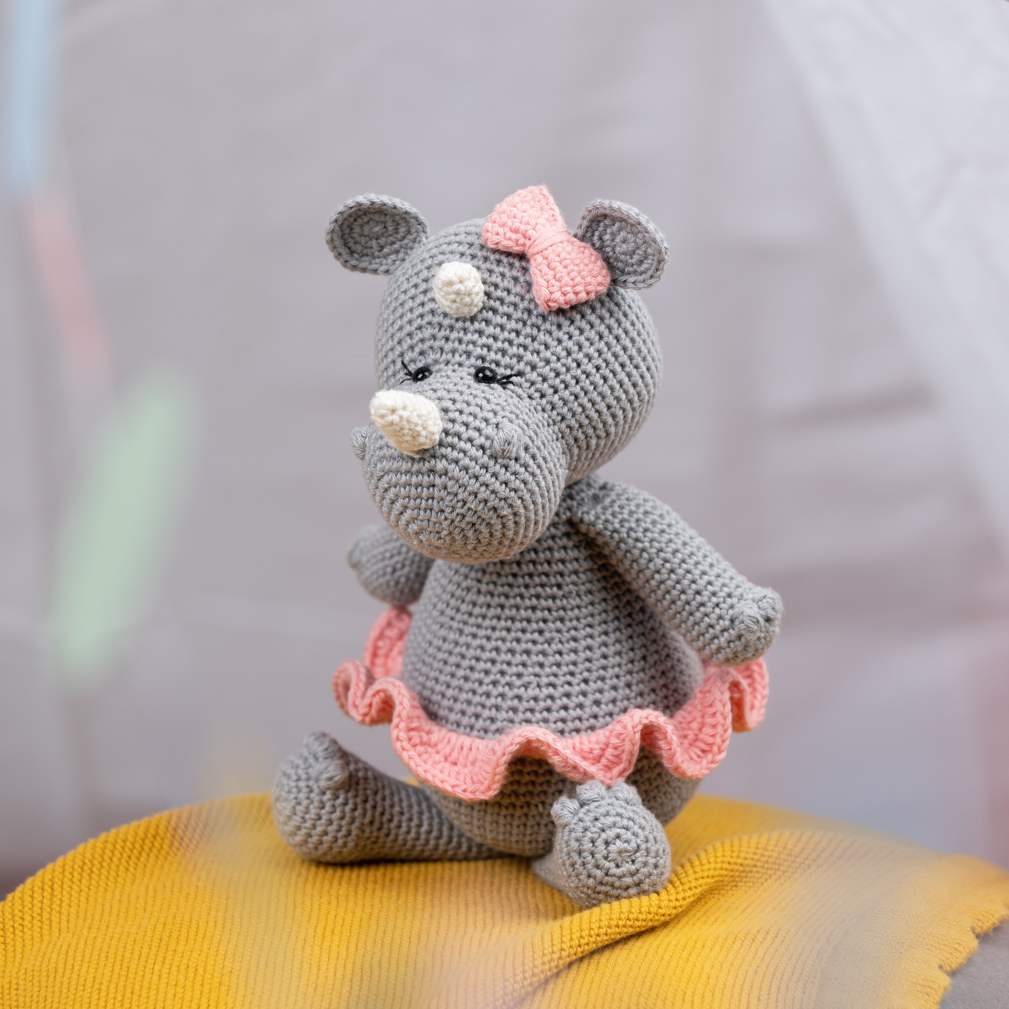 Hollie the Rhino – Hobbii