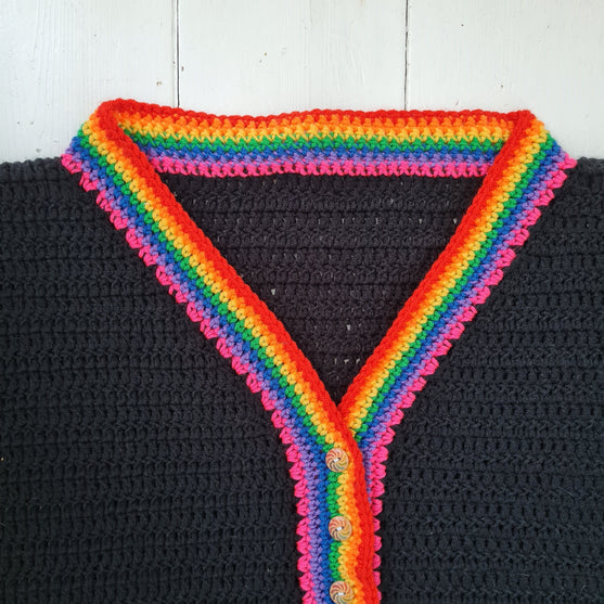 

Rainbow Contrast - Cardigan
5