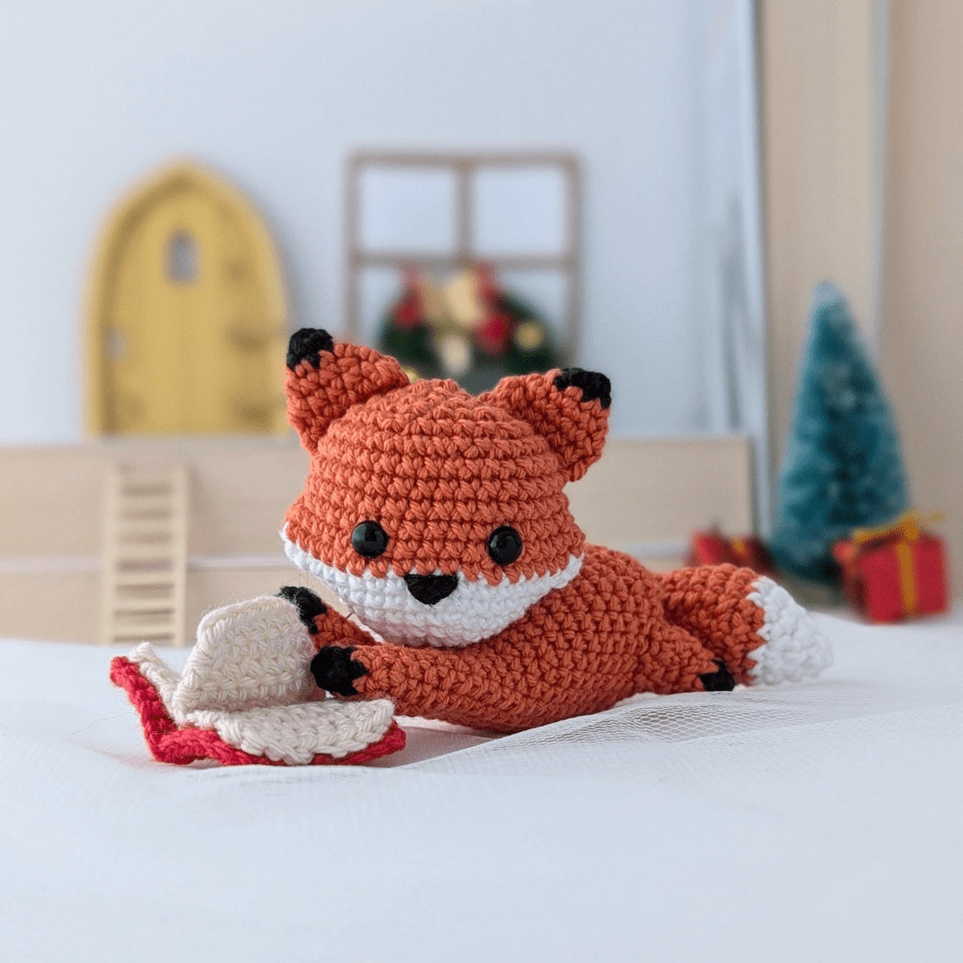 Paige - The Reading Fox – Hobbii
