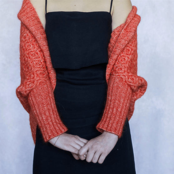 

Vatra - Cabled Shrug
6