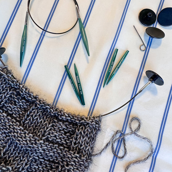 

Stellar Mini Interchangeable Circular Needle Set - Emerald - Hobbii
9