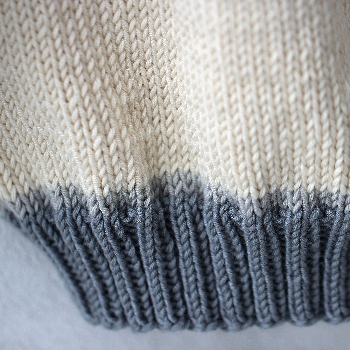 カ子様　evameva coil yarn raglan pullover Cosmo Raglan Pullover (Knit) – Lion Brand Yarn